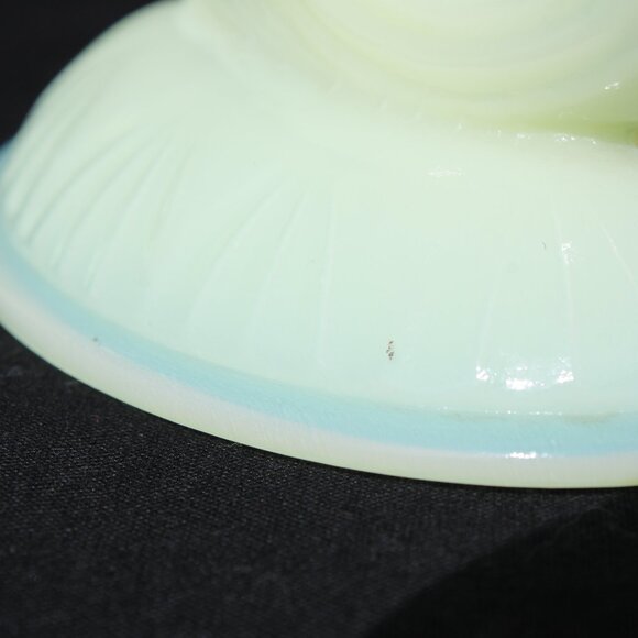 Pair of Ivory Crest Cornucopias - Picture 7 of 7